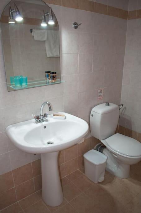 Phyllida Guest House - A2 زاخارو المظهر الخارجي الصورة